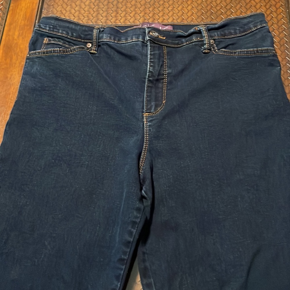 SOLD 👖EUC Gloria Vanderbilt Amanda Jeans Size 16P Dark denim